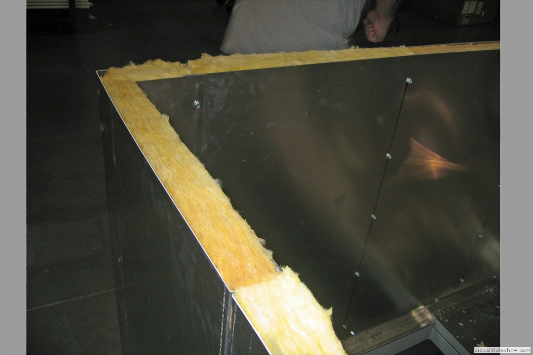 2" 1.5# fiberglass insulation between panels.