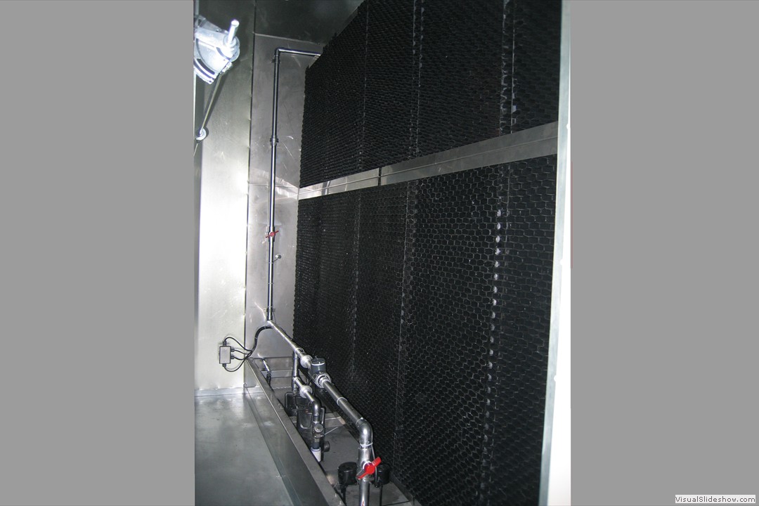 In front of the direct cooling section, an optional moisture eliminator can be added.